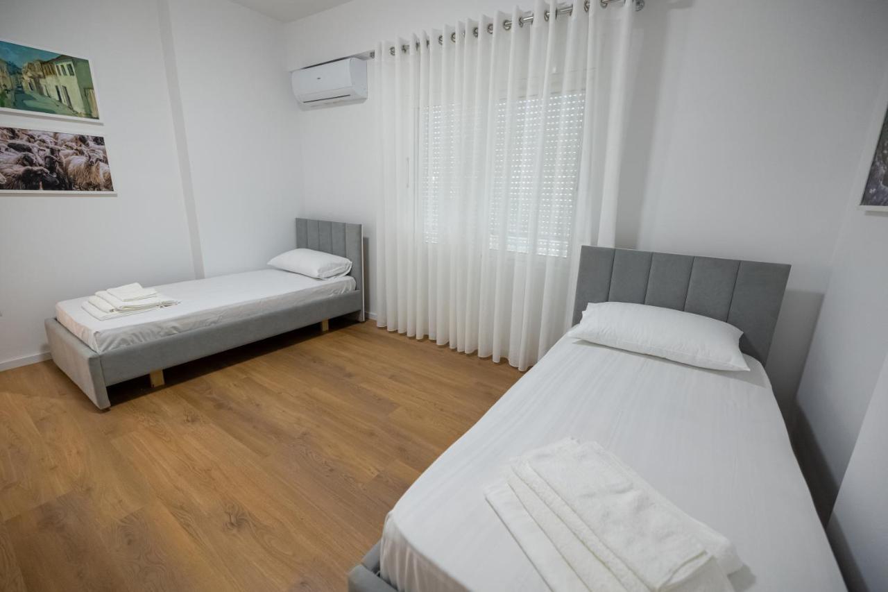 Victoria Lungomare Apartment Вльора Екстер'єр фото