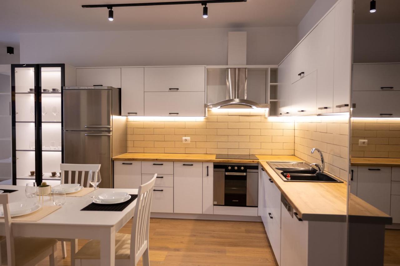 Victoria Lungomare Apartment Вльора Екстер'єр фото