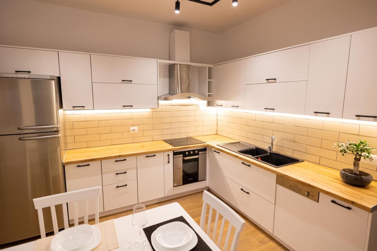 Victoria Lungomare Apartment Вльора Екстер'єр фото